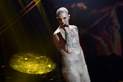 Achille Lauro (e la sua tutina) conquistano Sanremo.